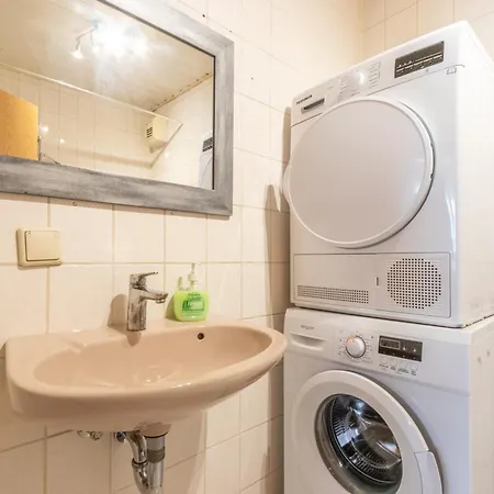 Apartment Monteur-wohnung Mit 2 Schlafzimmer In Fuer 4 Personen *