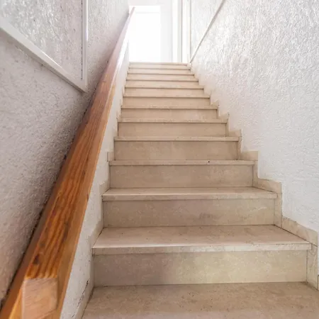 Monteur-wohnung Mit 2 Schlafzimmer In Fuer 4 Personen Apartment Alzey