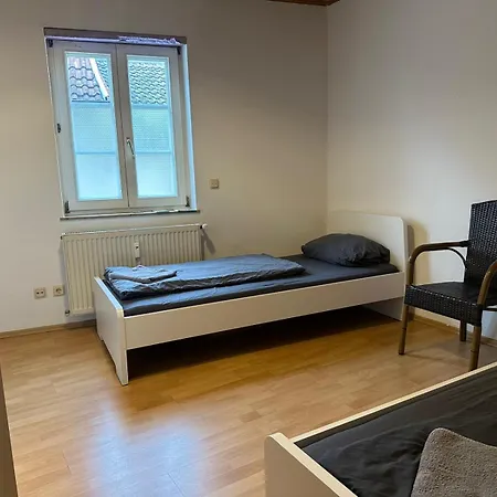 Monteur-wohnung Mit 2 Schlafzimmer In Fuer 4 Personen Apartment Alzey
