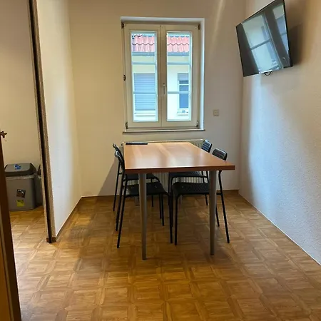 Monteur-wohnung Mit 2 Schlafzimmer In Fuer 4 Personen *