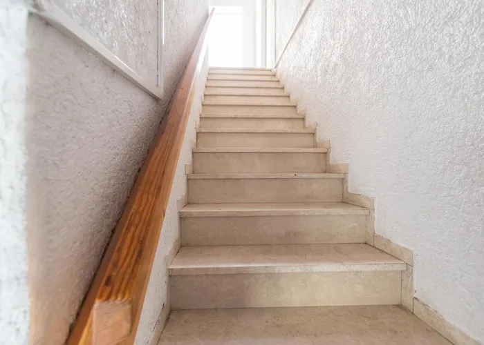 Monteur-wohnung Mit 2 Schlafzimmer In Für 4 Personen Apartamento Alzey